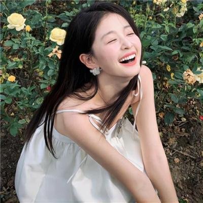 随盲柳入眠的女人